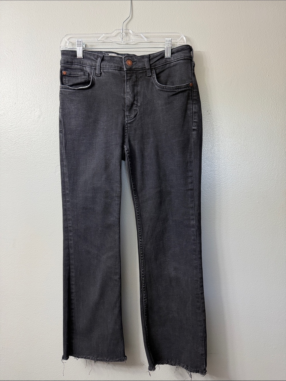 Pilcro Anthropologie women’s Black raw hem jeans 28